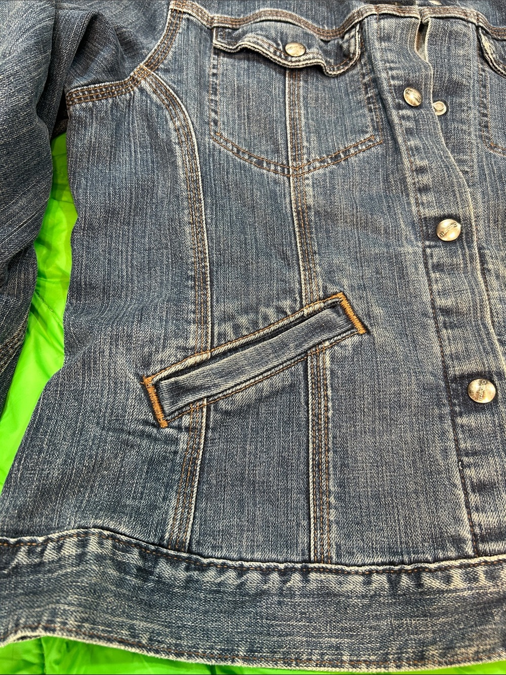Carhartt womens Denim Jean Jacket in Dark Blue Wash - Picture 2 of 8
